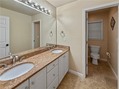 Welcome to this beautifully updated 6-bedroom, 4-bathroom home - photo 27