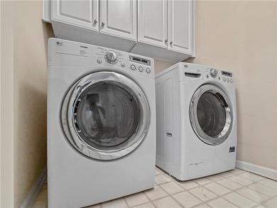 Welcome to this beautifully updated 6-bedroom, 4-bathroom home - photo 28