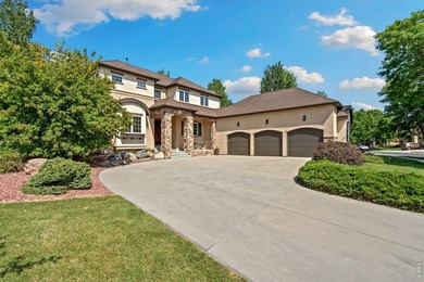 Tucked away in the highly sought-after Richard's Lake - photo 1