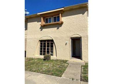 Mountain Creek Lake Townhome/Townhouse Active Under Contract in Grand Prairie Texas
