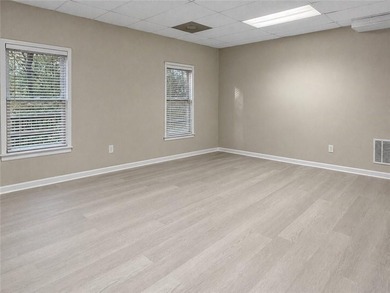 Welcome to this beautifully updated 6-bedroom, 4-bathroom home - photo 32
