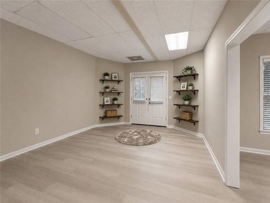 Welcome to this beautifully updated 6-bedroom, 4-bathroom home - photo 33