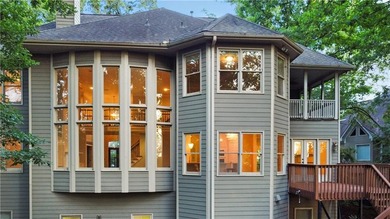 Welcome to this beautifully updated 6-bedroom, 4-bathroom home - photo 35