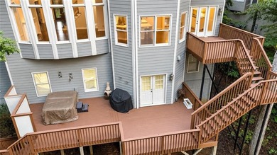 Welcome to this beautifully updated 6-bedroom, 4-bathroom home - photo 36