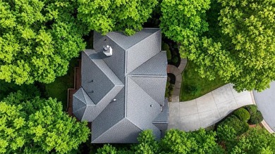 Welcome to this beautifully updated 6-bedroom, 4-bathroom home - photo 37