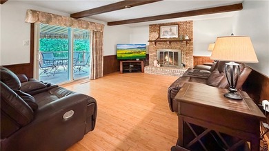 Welcome to 103 Lakeview Drive, a spacious lakefront home in - photo 6