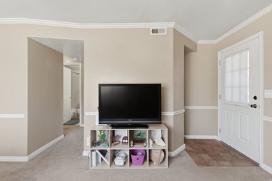 Prime end unit in the heart of Provo, close to BYU and the Provo - photo 4