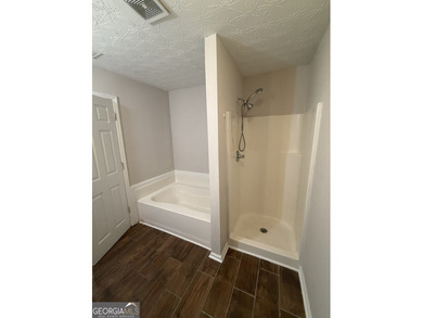 Discover this beautifully maintained 3-bedroom, 2.5-bath home - photo 13