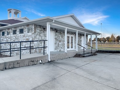 Immaculate Previous Commercial Venue! Pristine Paradise nestled - photo 17