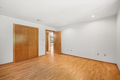 Architectdesigned contemporary by the late La Grange architect - photo 21