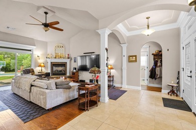 Beautifully maintained home offering the perfect blend of - photo 3