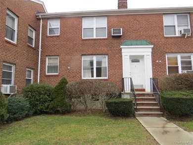 New to market! Second-floor garden apartment offering five - photo 1