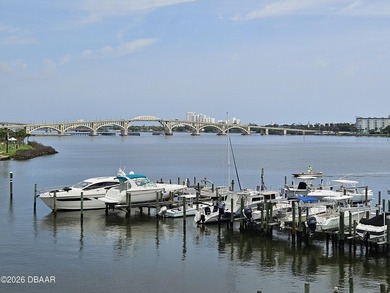 Wake up to breathtaking panoramic views from this 2BR/2.5BA - photo 15