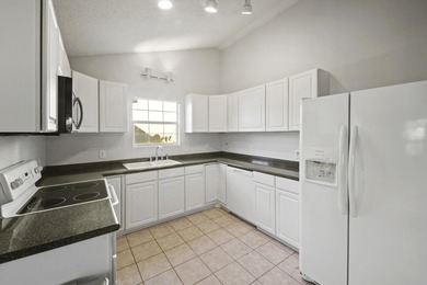 Wonderful starter home or great home for downsizing that is - photo 6