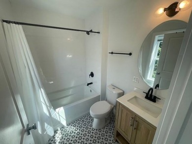 Coastal Elegance Meets Modern Convenience at The Lookout on Main - photo 18