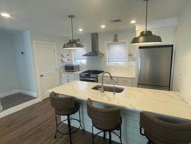 Coastal Elegance Meets Modern Convenience at The Lookout on Main - photo 24