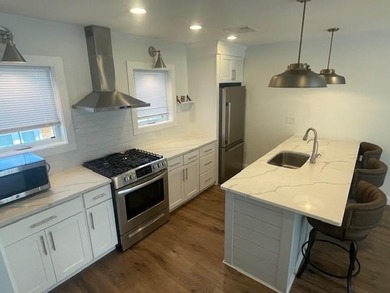 Coastal Elegance Meets Modern Convenience at The Lookout on Main - photo 25