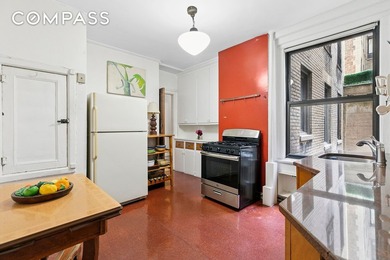 Rare Find! Elegant Classic Six Co-op in Prime Upper West Side - photo 4