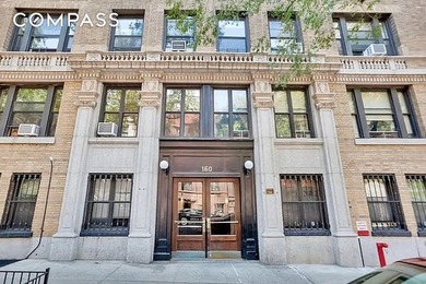 Rare Find! Elegant Classic Six Co-op in Prime Upper West Side - photo 9