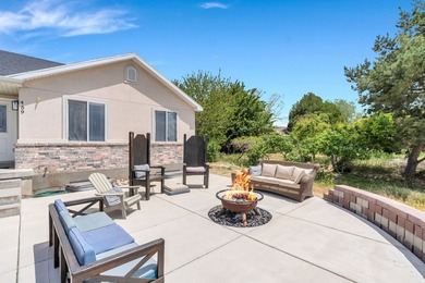 This charming rambler sits in the quiet, established Valley View - photo 4