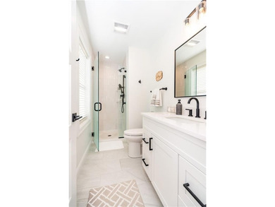 Wow! Fantastic location and setting. In a quiet neighborhood - photo 32