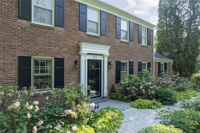 Welcome to this gracious 4 bedroom, 4.5 bath, Center Hall brick - photo 3