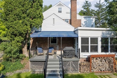 Welcome to this gracious 4 bedroom, 4.5 bath, Center Hall brick - photo 4