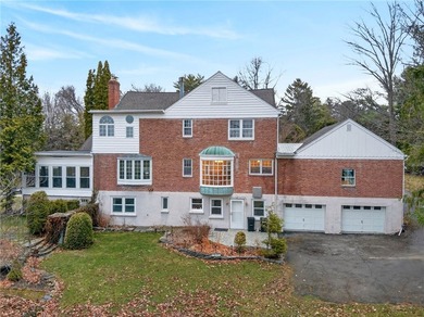 Welcome to this gracious 4 bedroom, 4.5 bath, Center Hall brick - photo 9