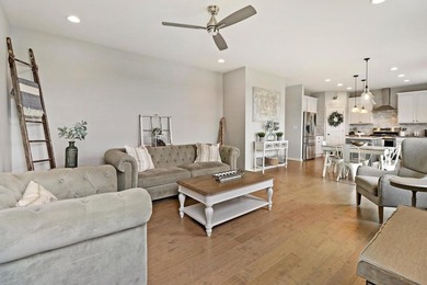 Welcome home to the Fordham 2 model in the highly sought-after - photo 7