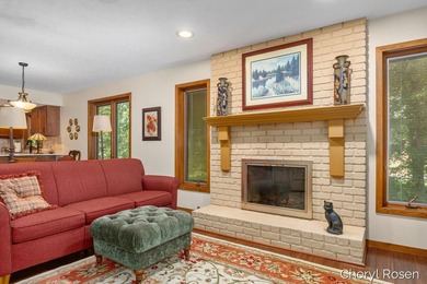 Welcome home to this beautifully maintained stand-alone - photo 11