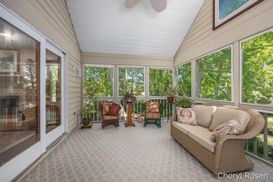 Welcome home to this beautifully maintained stand-alone - photo 14