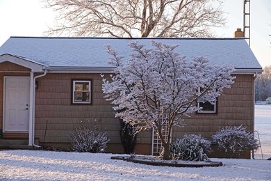 Very well-maintained, open-concept lakefront home on Fish Lake! - photo 32