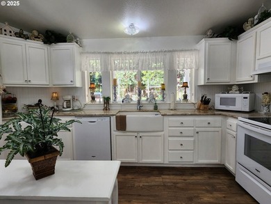 Nestled in the highly sought-after Cedar Terrace neighborhood - photo 4