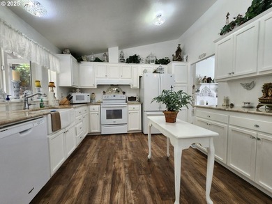 Nestled in the highly sought-after Cedar Terrace neighborhood - photo 5
