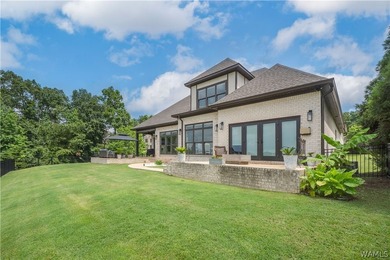 Modern luxury meets waterfront living in The Lakes. Offering - photo 47