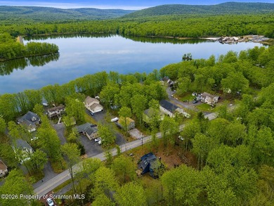 Welcome to your own private lakeside retreat in the desirable - photo 2