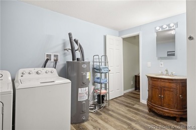 Welcome to the perfect blend of modern living and industrial - photo 14