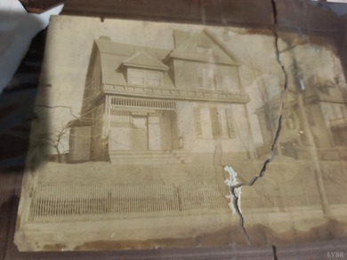 Attention: A historic intact home with mountain and downtown