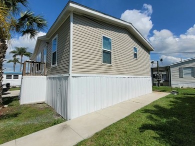Clayton 2019 3 bedroom / 2 bath home, Elevated home on large lot - photo 2