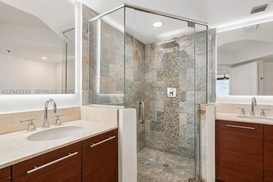 Rarely available 23rd-floor corner residence with 3 bedrooms, 3 - photo 12