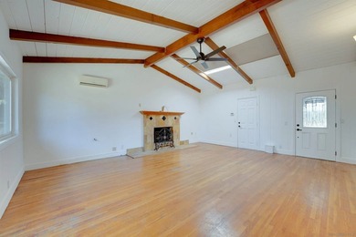 Perched in the heart of coveted Point Loma, this stunning 2,600 - photo 13