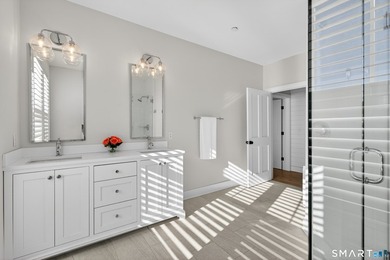 Penthouse Living in Niantic Village - Stunning 3-Bedroom, 2-Bath - photo 22