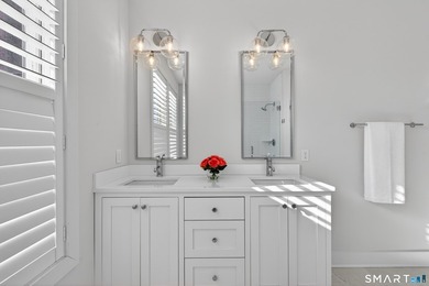 Penthouse Living in Niantic Village - Stunning 3-Bedroom, 2-Bath - photo 23