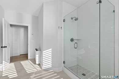 Penthouse Living in Niantic Village - Stunning 3-Bedroom, 2-Bath - photo 24