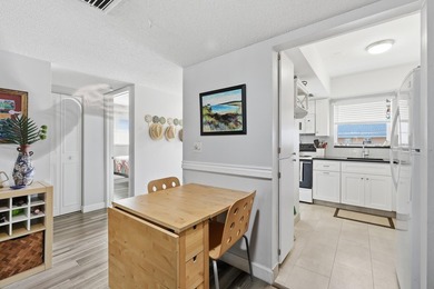 Welcome to easy Florida living in this beautifully maintained - photo 3
