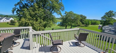 Forest! 1 level end unit townhome w/a 2 car garage,2 Bdrms 2 - photo 12