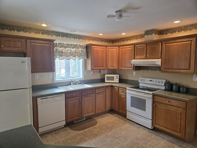 Discover your new home in Foxwood Village a beautiful gated - photo 3