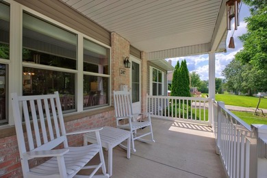 Perfectly positioned across from the Irv Warren golf course - photo 4