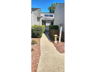Forest! 1 level end unit townhome w/a 2 car garage,2 Bdrms 2 - photo 15