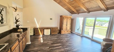 Forest! 1 level end unit townhome w/a 2 car garage,2 Bdrms 2 - photo 19